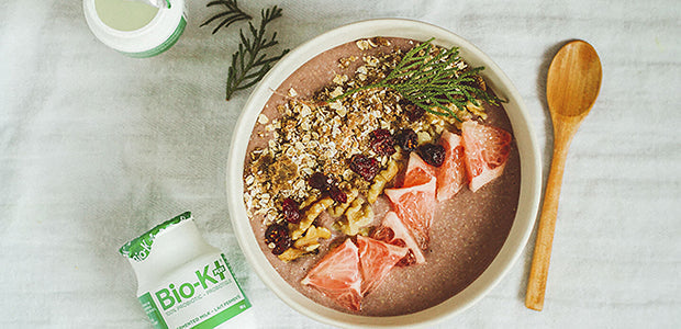 Bol de smoothie festif au Bio-K+, aux canneberges, à l’orange et au gingembre - La Boite à Grains