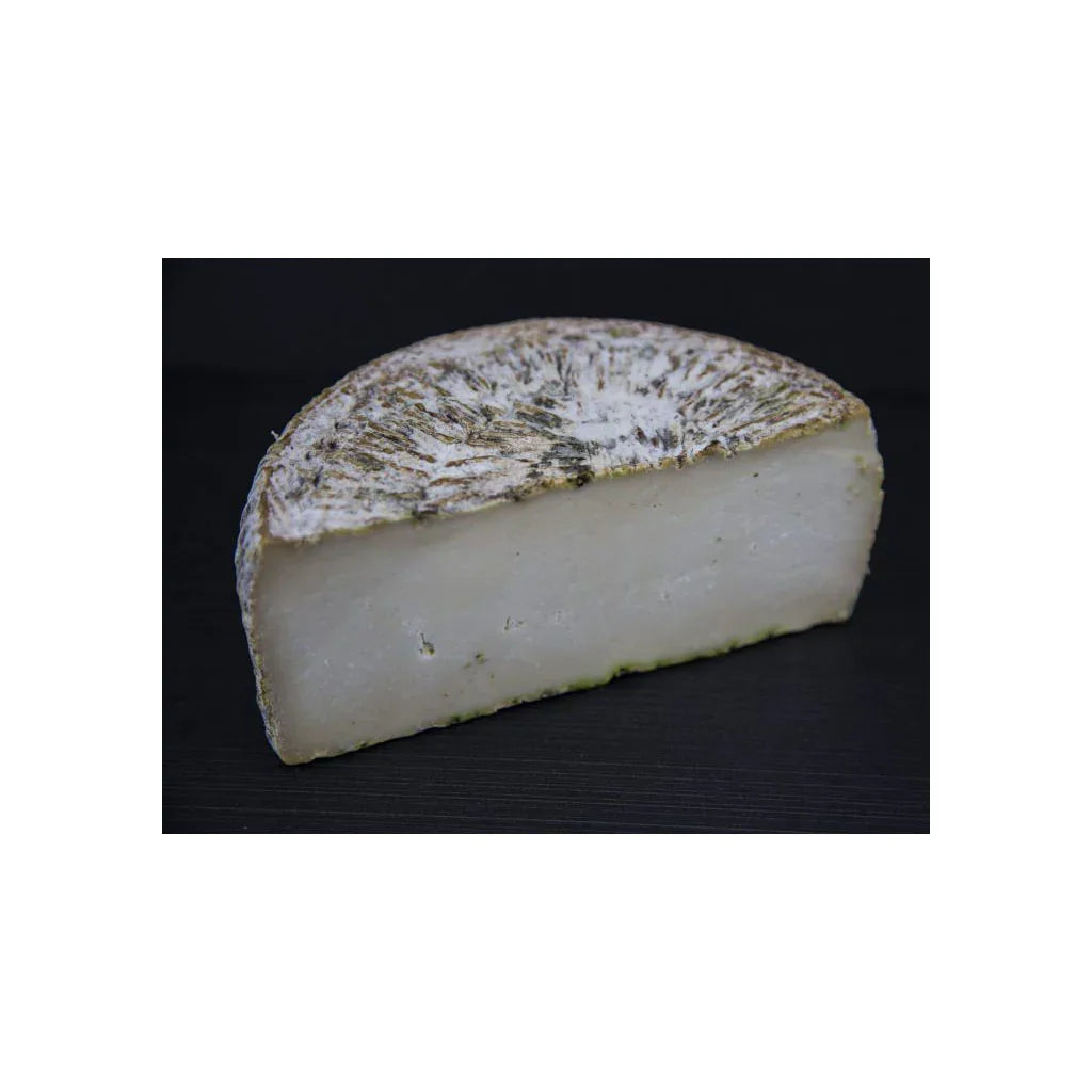 Tomme des Broussailles cheese dairy - La Boite à Grains