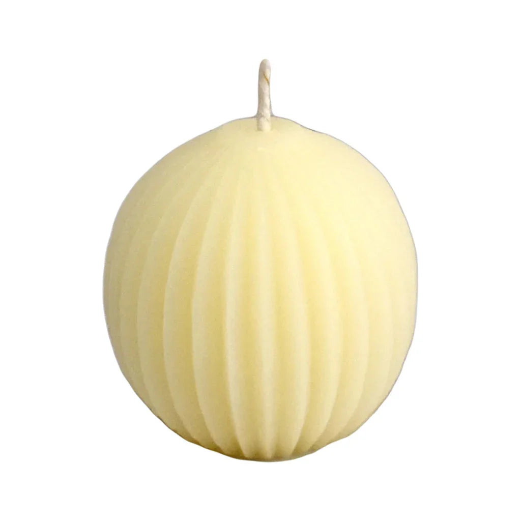 bougie sphère cannelée Pearl - La Boite à Grains